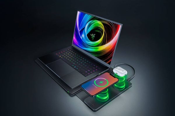 Razer's 16-Inch Laptop Sleeve Charges Your Phone While Protecting Your Laptop