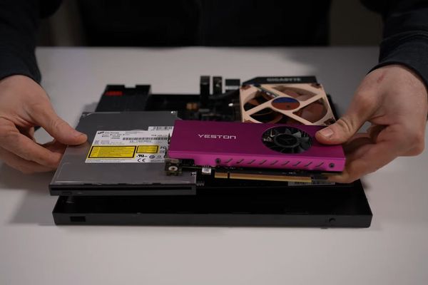 Xbox One S Transformed Into Full Windows Gaming PC While Keeping Optical Drive Intact