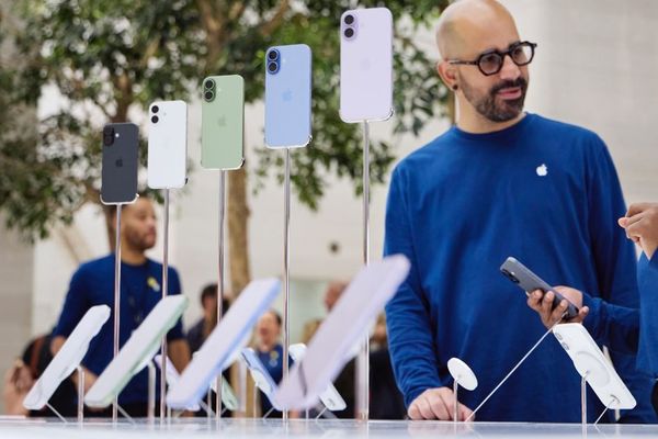 Apple's Memory Cost Crisis: Why Tim Cook Won't Rule Out iPhone 18 Price Hikes