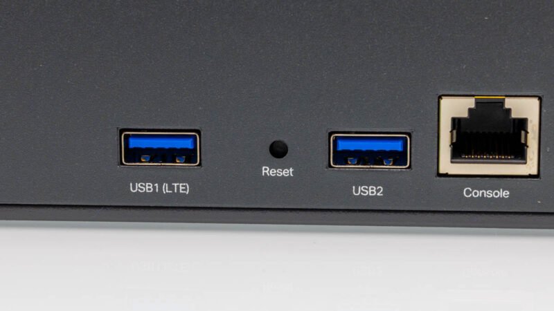 TP Link Omada VPN Gateway ER8411 USB 3.0 Ports 1