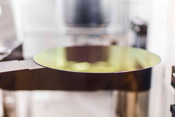 Trailing‑Edge Foundry Roadmaps: GlobalFoundries, UMC, and SMIC Pursue Divergent Strategies