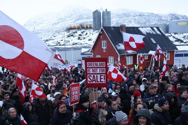 Trump Imposes Tariffs on 8 NATO Allies to Force Greenland Negotiations