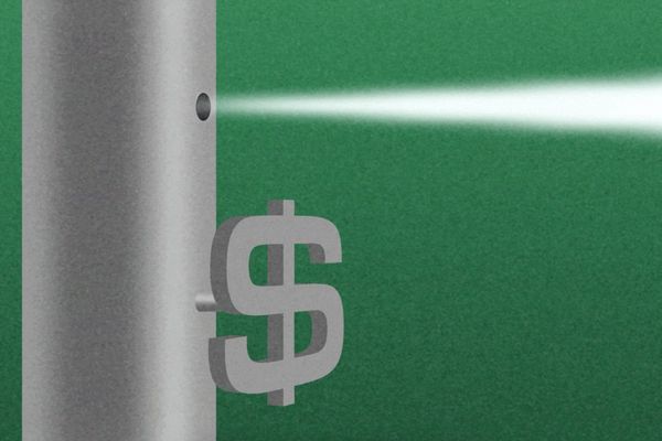 Trump Fuels Dollar Decline as Currency Reflects Shifting U.S. Role