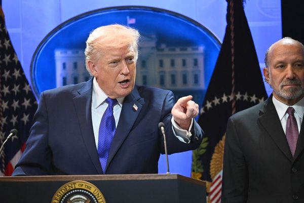 Trump Imposes Sweeping 15% Global Tariffs Following Supreme Court Setback