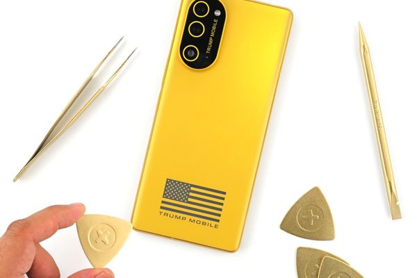 Trump T1 teardown confirms it's a rebadged HTC U24 Pro, right down to swappable mainboards