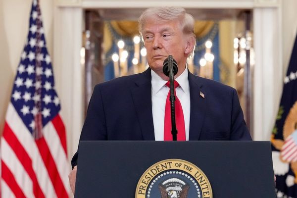 Trump threatens to bomb Iran power plants, bridges if Strait of Hormuz stays closed