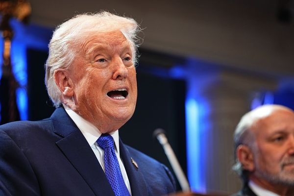 Trump Announces 10% Global Tariff Following Supreme Court Trade Policy Defeat