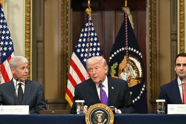 Trump's AI Pledge: Tech Giants Promise to Contain Power Costs Amid Energy Concerns