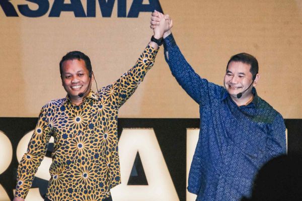 Two Former Malaysian Ministers Exit Pakatan Harapan, Raising Stakes for Anwar Ahead of 2028 Election