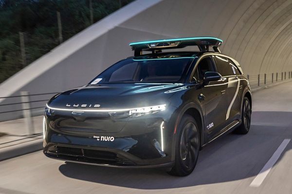 Uber sets Houston robotaxi launch for 2027