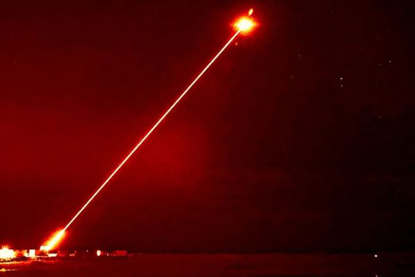 UK Accelerates DragonFire Laser Weapon Deployment to Royal Navy Destroyers