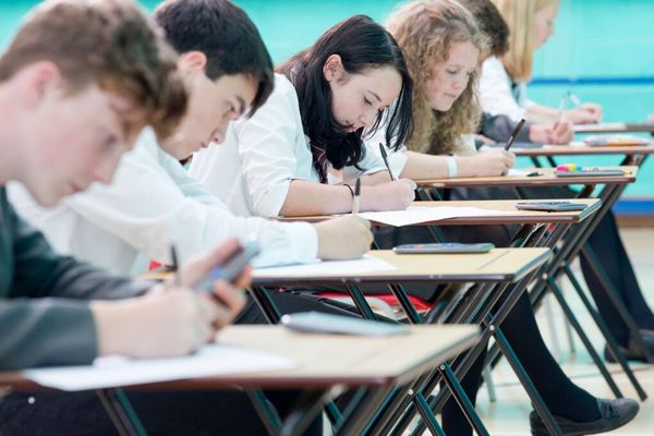 Ofqual warns that smart glasses and AI wearables could turn GCSEs into live Google searches