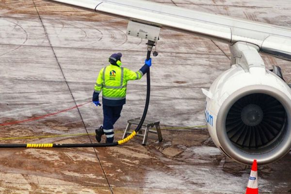 UK Jet Fuel Crisis Deepens as Goldman Sachs Warns of Rationing Risk
