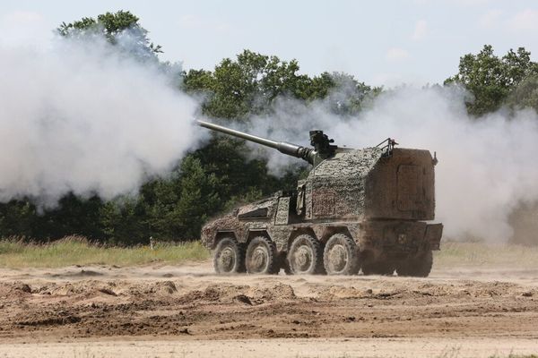 UK Reloads Artillery Plans with £1 B Remote‑Control Howitzer Order