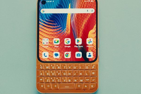 Unihertz Titan 2 Elite hits Kickstarter for $389 and up (BlackBerry clone with Android 16)