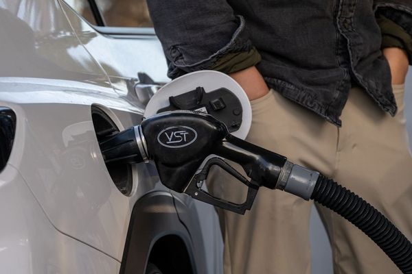 US average gas price hits $4 a gallon amid Iran war