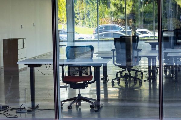 US Economy Shows Resilience Despite Weak Jobs Data, Experts Predict Continued Growth