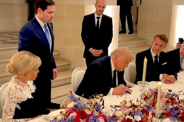 US, Iran sign deal at Versailles ahead of Friday meeting