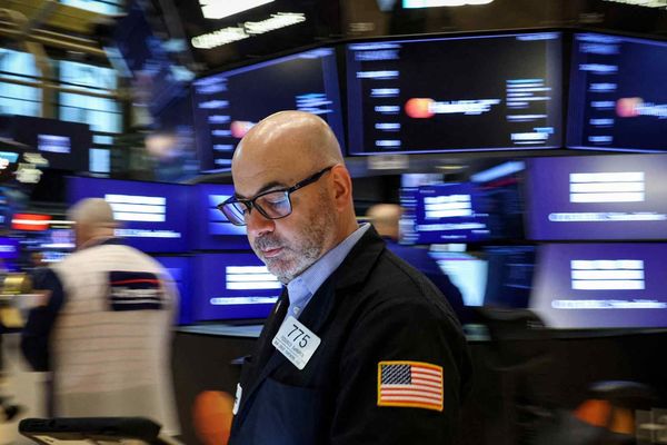US equities slide as Trump‑Xi summit fails to spark trade optimism