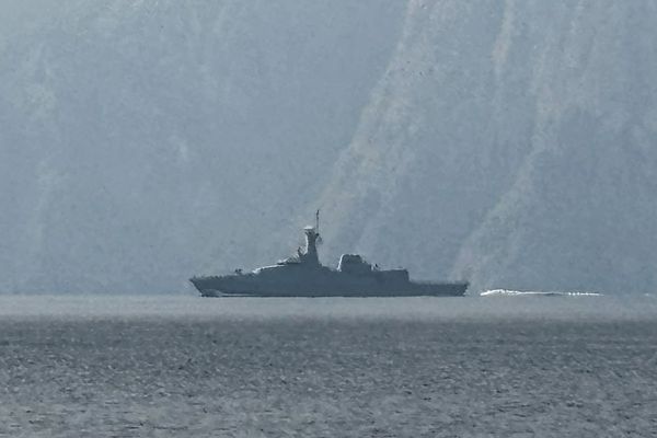 U.S. Naval Vessels Navigate Strait of Hormuz Amid Escalating Iran Conflict