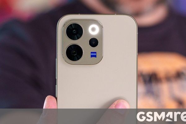 vivo V70 Enters Review: Premium Design Meets Camera Focus