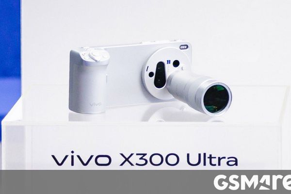 vivo X300 Ultra Debuts at MWC with Revolutionary 400mm Telephoto Extender
