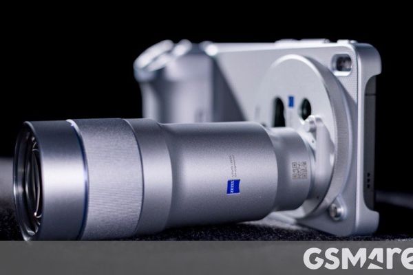 vivo X300 Ultra's 200MP periscope telephoto camera detailed