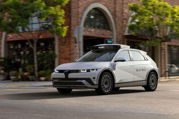 Waymo Recalls Nearly 4,000 Robotaxis Over Floodwater Software Flaw: Safety and Regulatory Concerns Mount