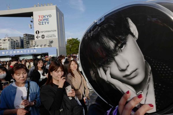 Weverse: How BTS's Digital Platform Monetizes Superfandom into a $2.5 Billion Economic Force
