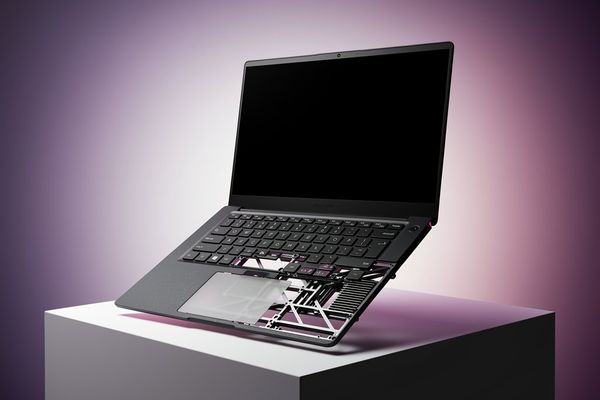 What was old is new again: Hands-on with the new Lenovo ThinkPad X1 Carbon Gen 14