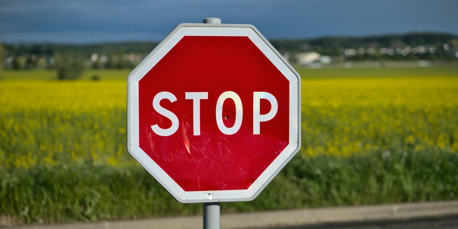 WhatsApp and Telegram blocked in Russia | Octagonal stop sign shown