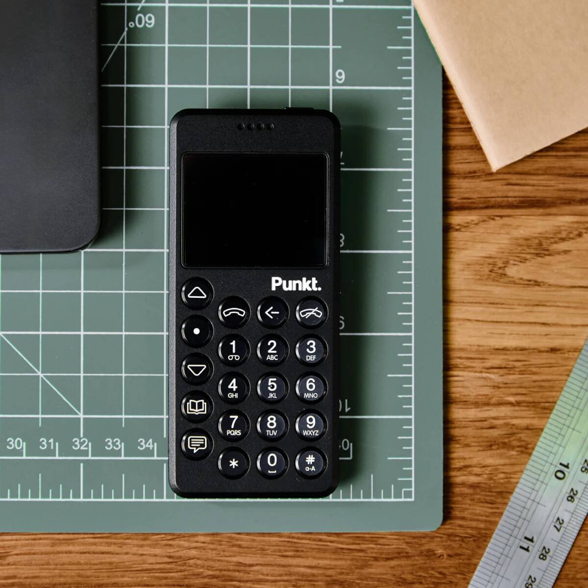  Punkt. MP02 is a minimalist 4G phone. pic https://www.punkt.ch/products/mp02-4g-minimalist-phone