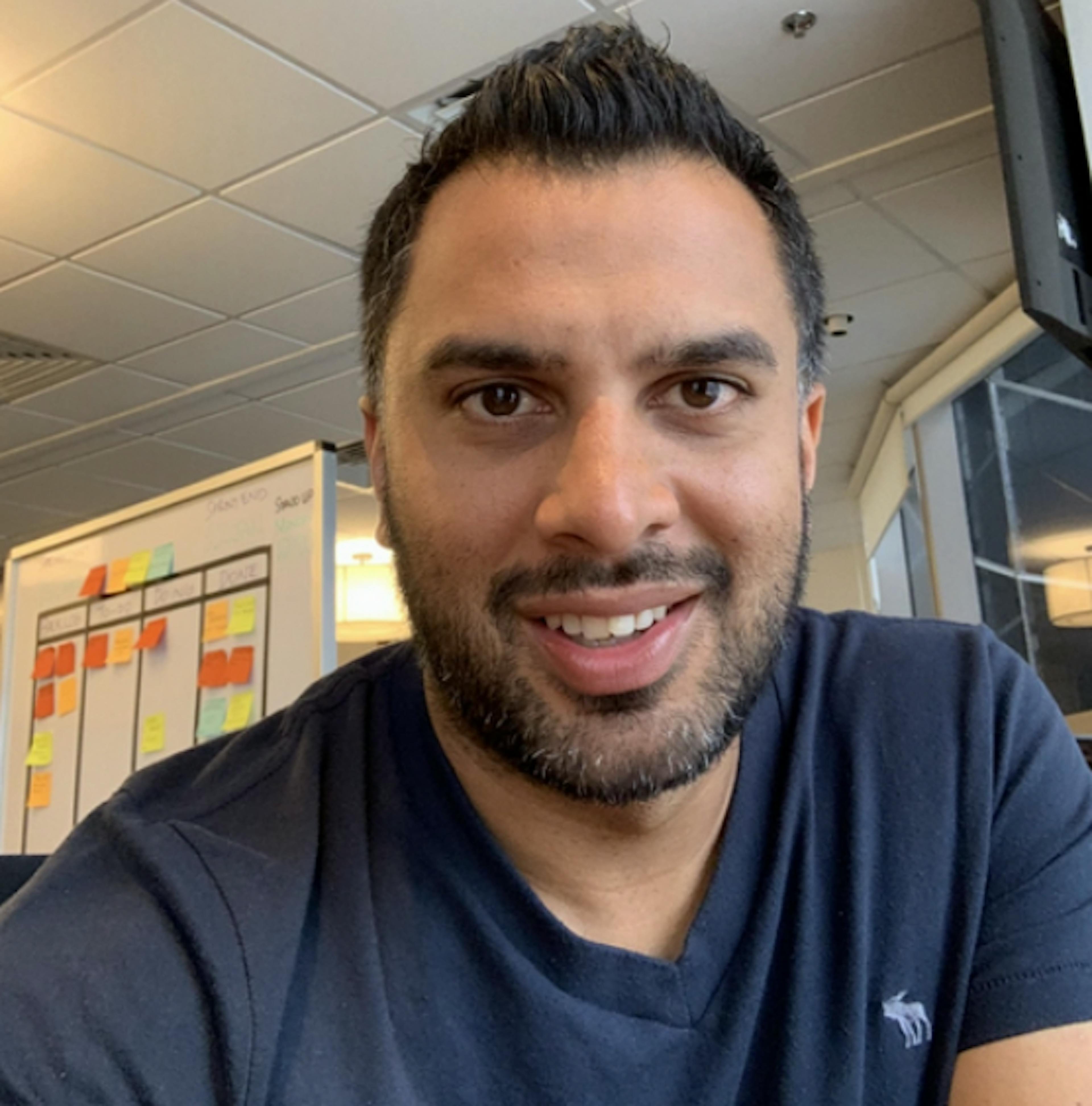 featured image - Why Decentralized Validator Infrastructure Is Critical for Institutional Staking