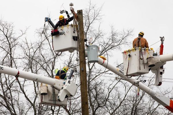 Southern Power Grid Strain Escalates as Winter Storm Outages Claim Lives
