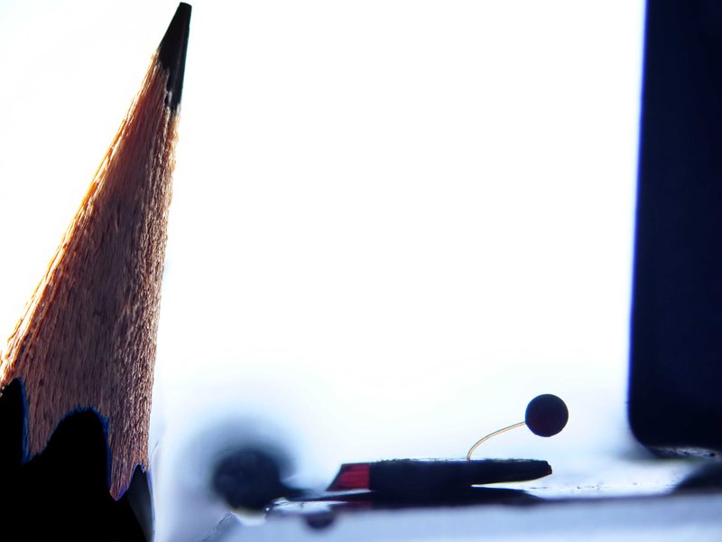 The “magno-bot” is smaller than a pencil lead.