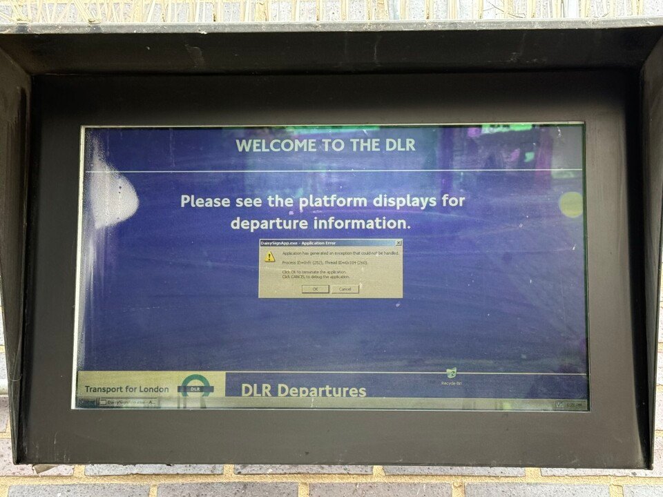 A DLR platform information screen shows a Windows-style error dialog and system desktop.
