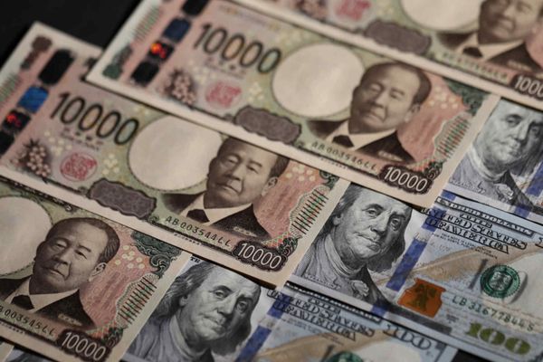 Yen Weakens to 154 Against Dollar as Strong US Jobs Data Dampens Rate Cut Expectations