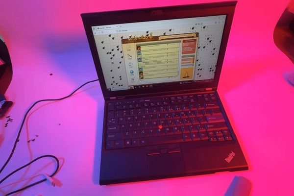 DIY IPS Display Upgrade Transforms 14-Year-Old ThinkPad for Just $25
