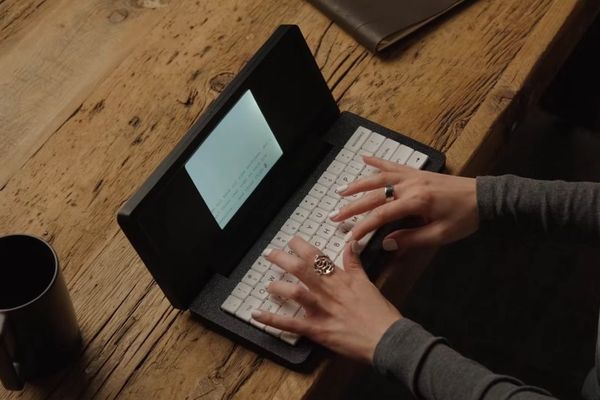 Zerowriter Fold Brings a Laptop‑Style Clamshell to E‑Ink Writing Devices