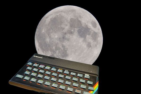 ZX Spectrum Flies Simulated Spacecraft Using BASIC, Python, and Serial — Kerbal Space Program Lunar Lander Powered by 1980s Hardware